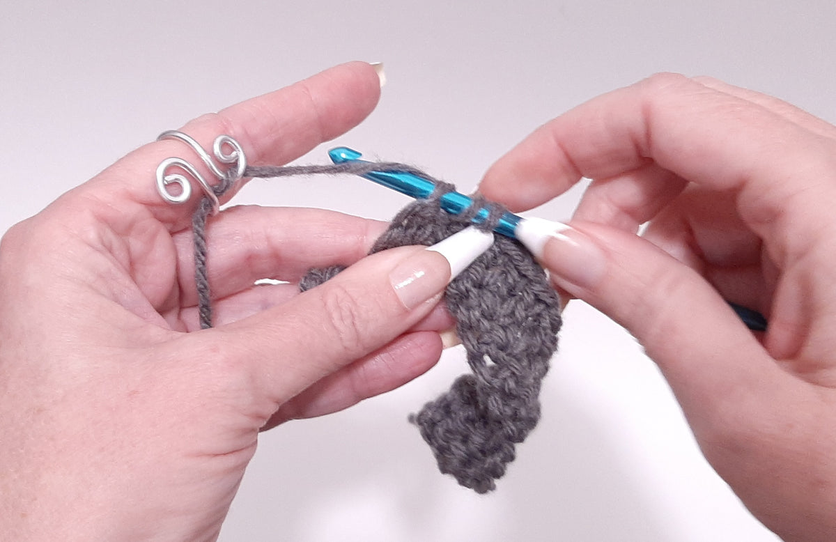 Crochet yarn tension guide ring tutorial 🤩 #crochettutorial #crochete, yarn crochet