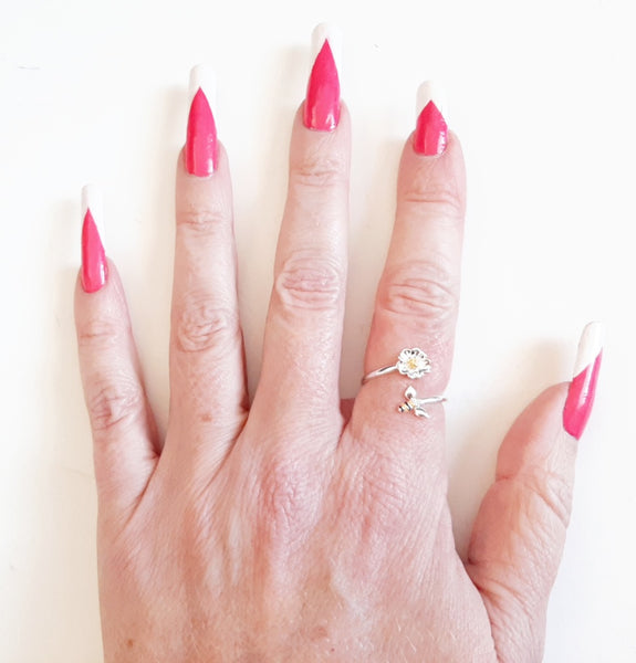 Yarn Tension Ring Bee and Flower Adjustable Ring Size 5-10 Beginner Crocheting Gift