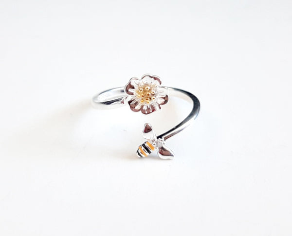 Yarn Tension Ring Bee and Flower Adjustable Ring Size 5-10 Beginner Crocheting Gift