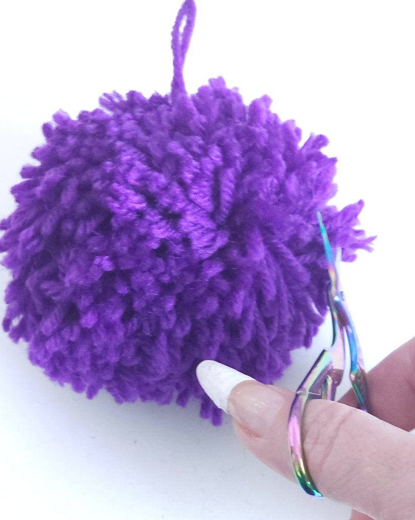 The Easy Way to Make a Yarn Pompom with a Pompom Maker