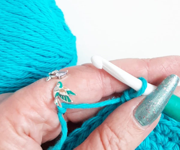 Yarn Tension Ring Colorful Hummingbird & Flower Adjustable Size 6-10 Crochet Ring Silver Plated Beginner Knitting Crochet Gift Yarn Guide