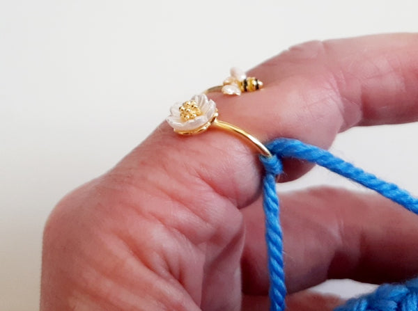 Gold Sterling Silver Yarn Tension Ring Bee & Flower Adjustable Size 5-10 Crochet Ring Beginner Knitting Gift Regulator Tool Yarn Guide