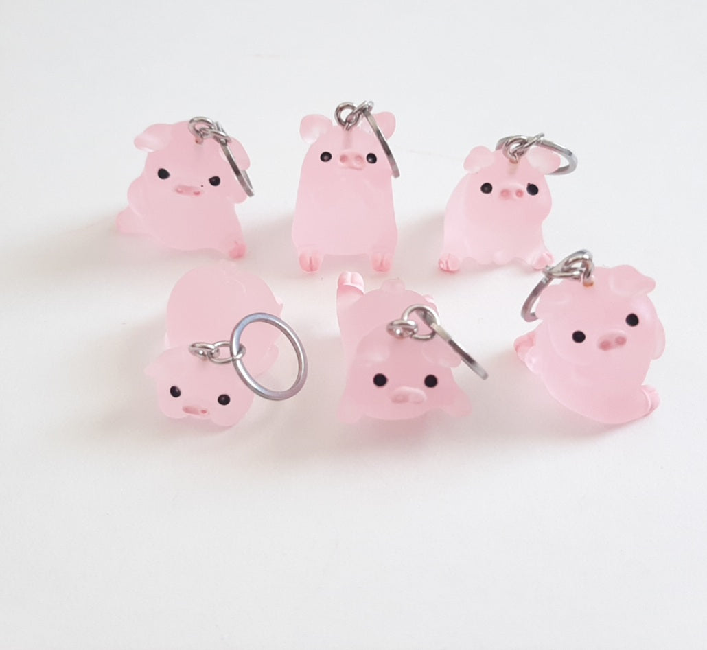 Stitch Markers 6pc Posing 3D Pigs for Crochet and Knitting Detachable Place Marker Progress Keeper Yarn Gifts Accessories Notions