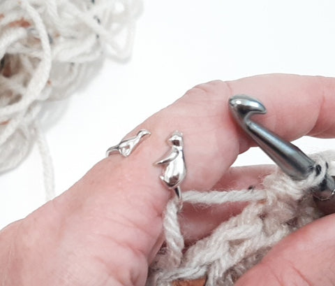 Sterling Silver Yarn Tension Kitty Cat Ring Mom Cat and Kitten Adjustable Size 6-10 Crochet Ring Beginner Knitting Crochet Gift Yarn Guide