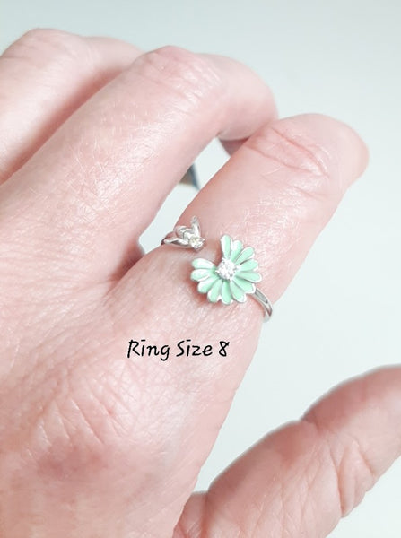 Sterling Silver Yarn Tension Ring Bee & Light Green Flower Adjustable Size 6-10 Crochet Ring Beginner Knitting Crochet Gift Yarn Guide