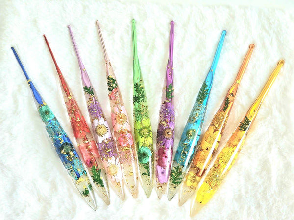 Pretty Resin Crochet Hook Full Set 9 Sizes 2.0-6.0mm Aluminum Hooks with Comfort Grip Ergonomic Floral Handle Hook Size B C D E G 7 H I J