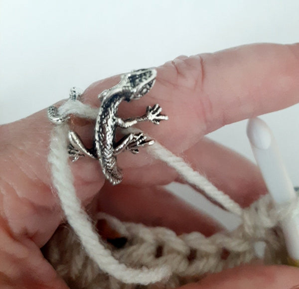 Yarn Tension Ring Iguana Lizard Gecko Silver Adjustable Size 6-10 Crochet Ring Beginner Knitting Crochet Gift Tension Regulator Tool