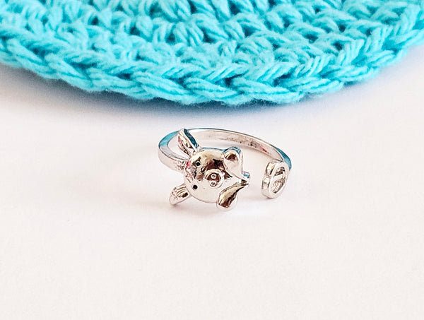 Silver Pig Yarn Tension Ring Adjustable Ring Size 7-10 Crochet Ring Crochet Beginner Knitting Gift Yarn Ring Guide Regulator Tool