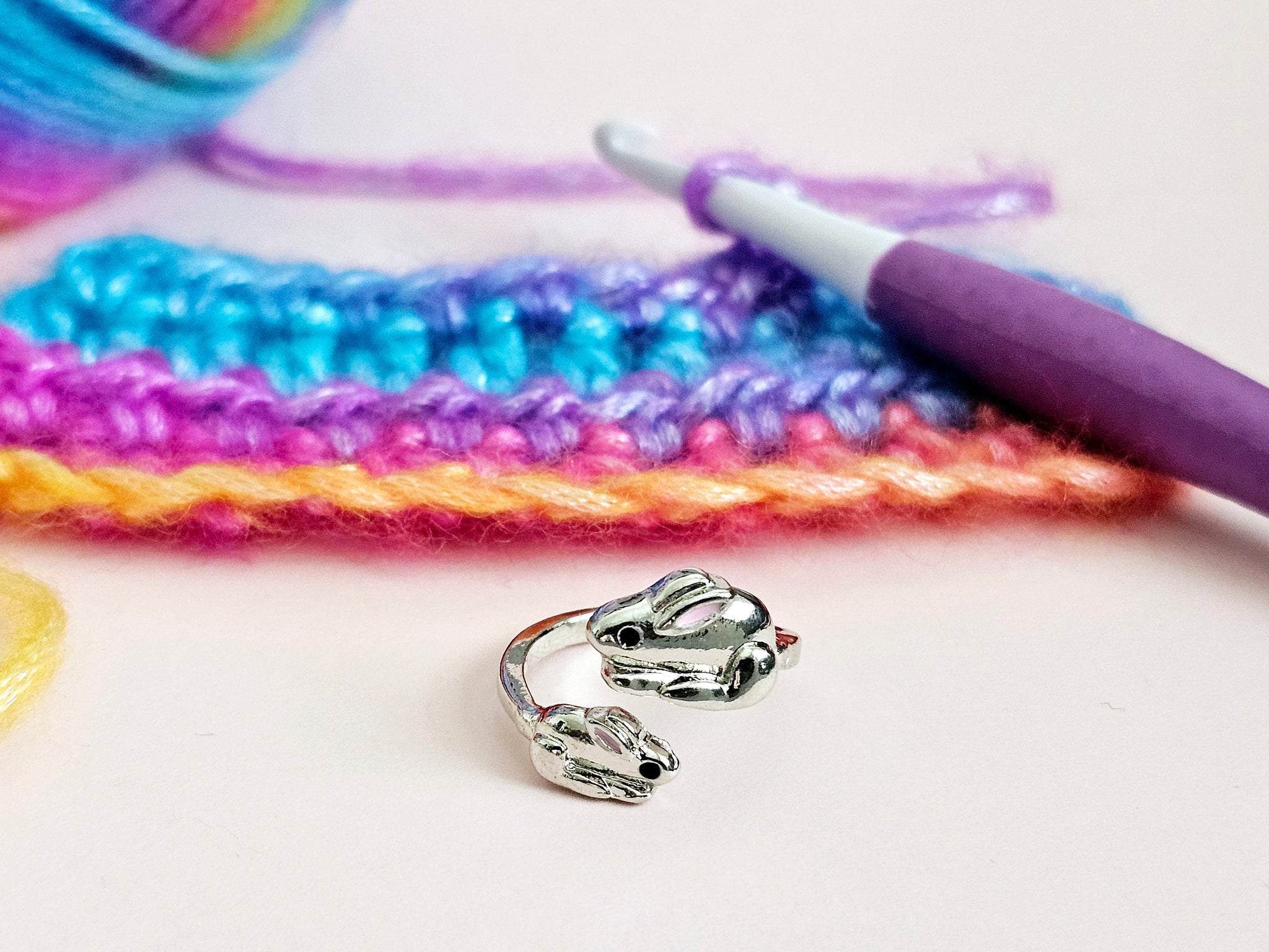 Yarn Tension Ring Bunny Rabbits Silver with Pink Ears Adjustable Size 6-9 Crochet Ring Beginner Knitting Crochet Gift Tension Regulator Tool