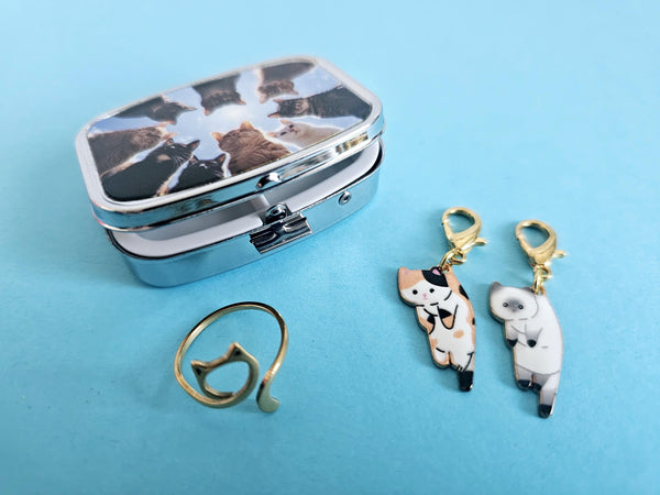 Mini Crochet Storage Case Cute Kitty Cat Yarn Tension Ring & Stitch Markers Crochet Gift Set for Knitter Cat Tin Cat Pill Box