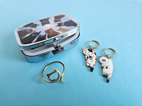 Mini Crochet Storage Case Cute Kitty Cat Yarn Tension Ring & Stitch Markers Crochet Gift Set for Knitter Cat Tin Cat Pill Box