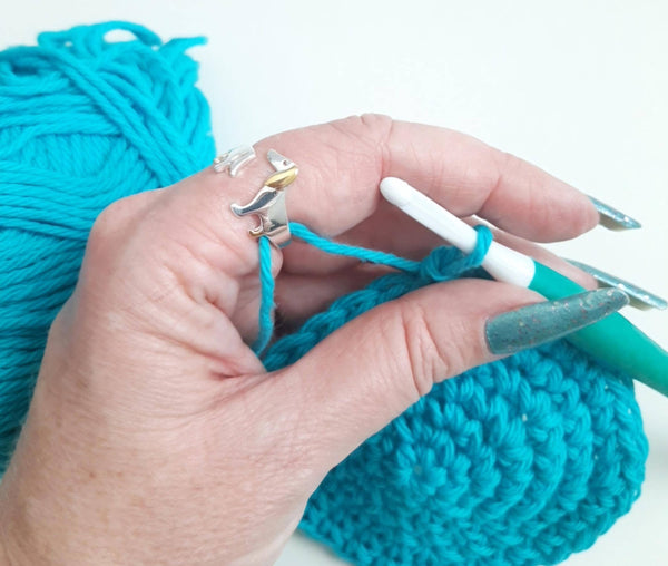 Mini Crochet Storage Case Cute Puppy Dogs Yarn Tension Ring & Stitch Markers Crochet Gift Set for Knitter Dog Tin Doggy Pill Box